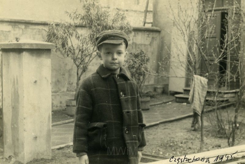 KKE 5013.jpg - Fot. Portret. Leon Troniewski – syn Czesławy Troniewskiej (z domu Strumiłło), Częstochowa, 1945 r.
